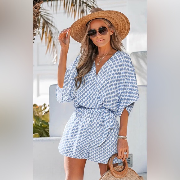 NWT Cupshe Blue & White Leaf Print Wrap Romper M - Picture 2 of 7